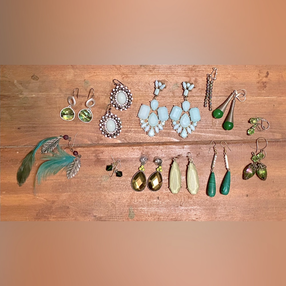 Lot of earrings with green color theme